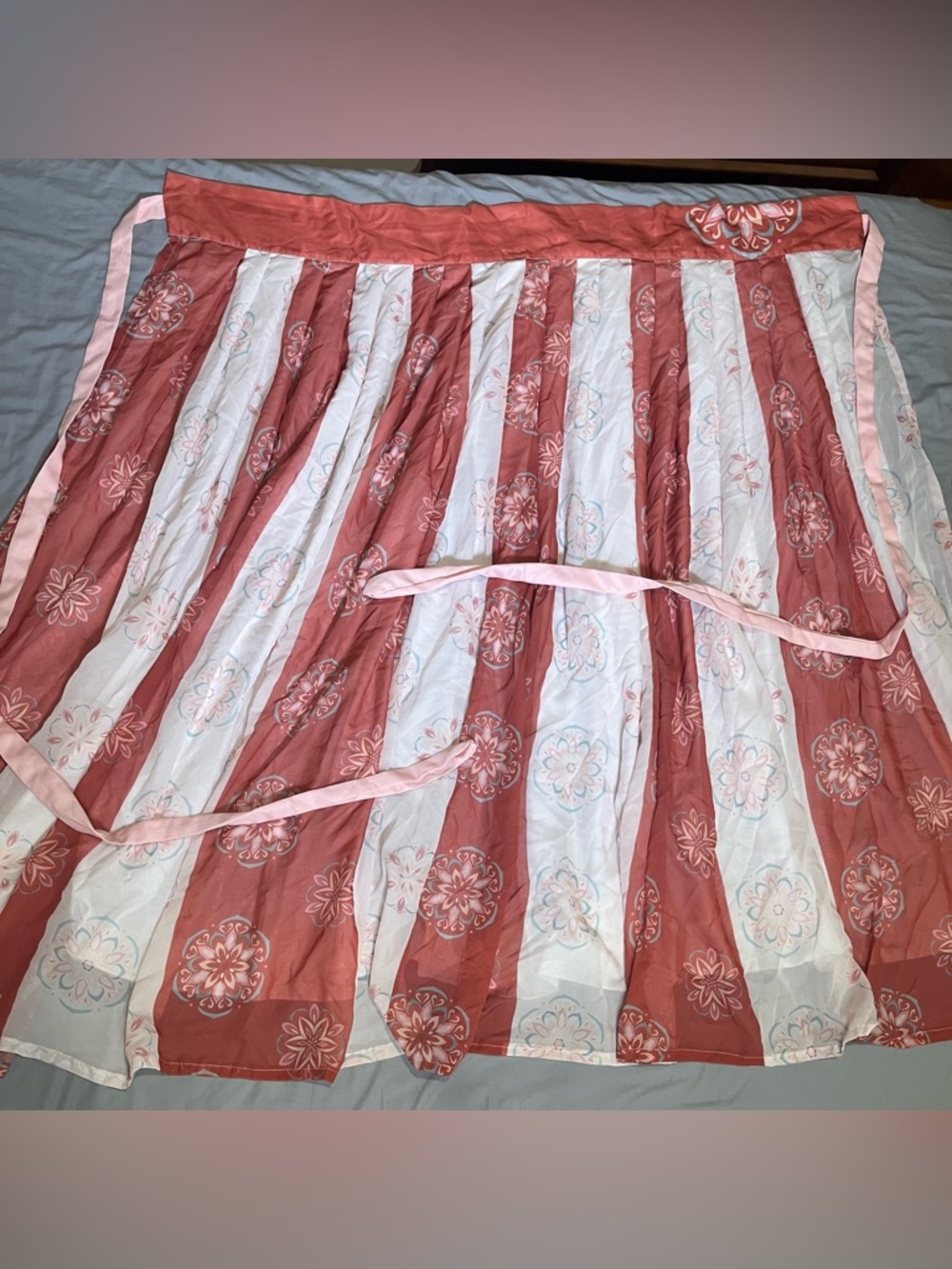 Coral red and white hanfu pleated skirt